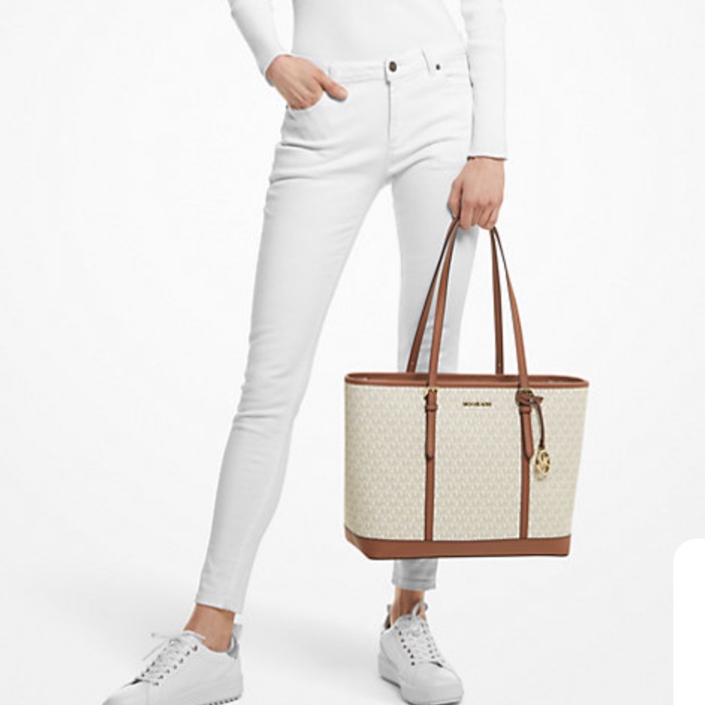 MICHAEL KORS VANILLA SIGNATURE COLOR 
Jet Set Travel Large Logo Tote Bag - Picture 2 of 16